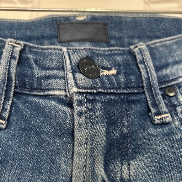 MOTHER The Insider Crop Step Fray Jeans in Wash Sorry I’m Staring Size 24 - Picture 4 of 6